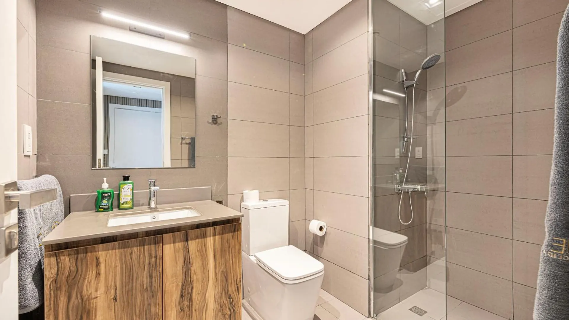 1Br Skyview Penthouse By Blue Cloud Holidays シャルジャ アラブ首長国連邦