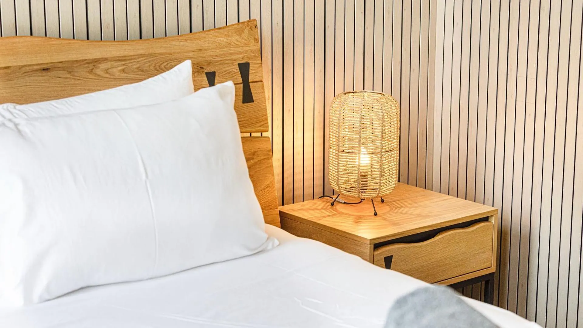 アパート 1Br Skyview Penthouse By Blue Cloud Holidays シャルジャ アラブ首長国連邦
