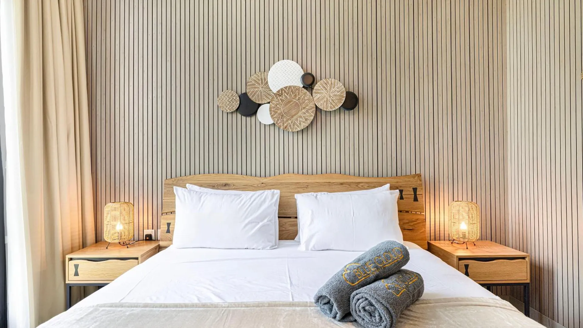 アパート 1Br Skyview Penthouse By Blue Cloud Holidays シャルジャ