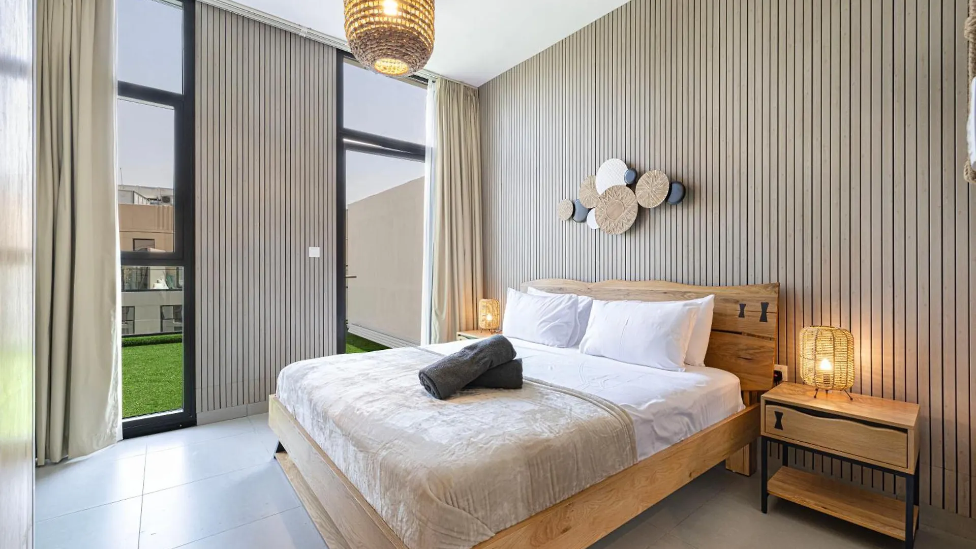 アパート 1Br Skyview Penthouse By Blue Cloud Holidays シャルジャ