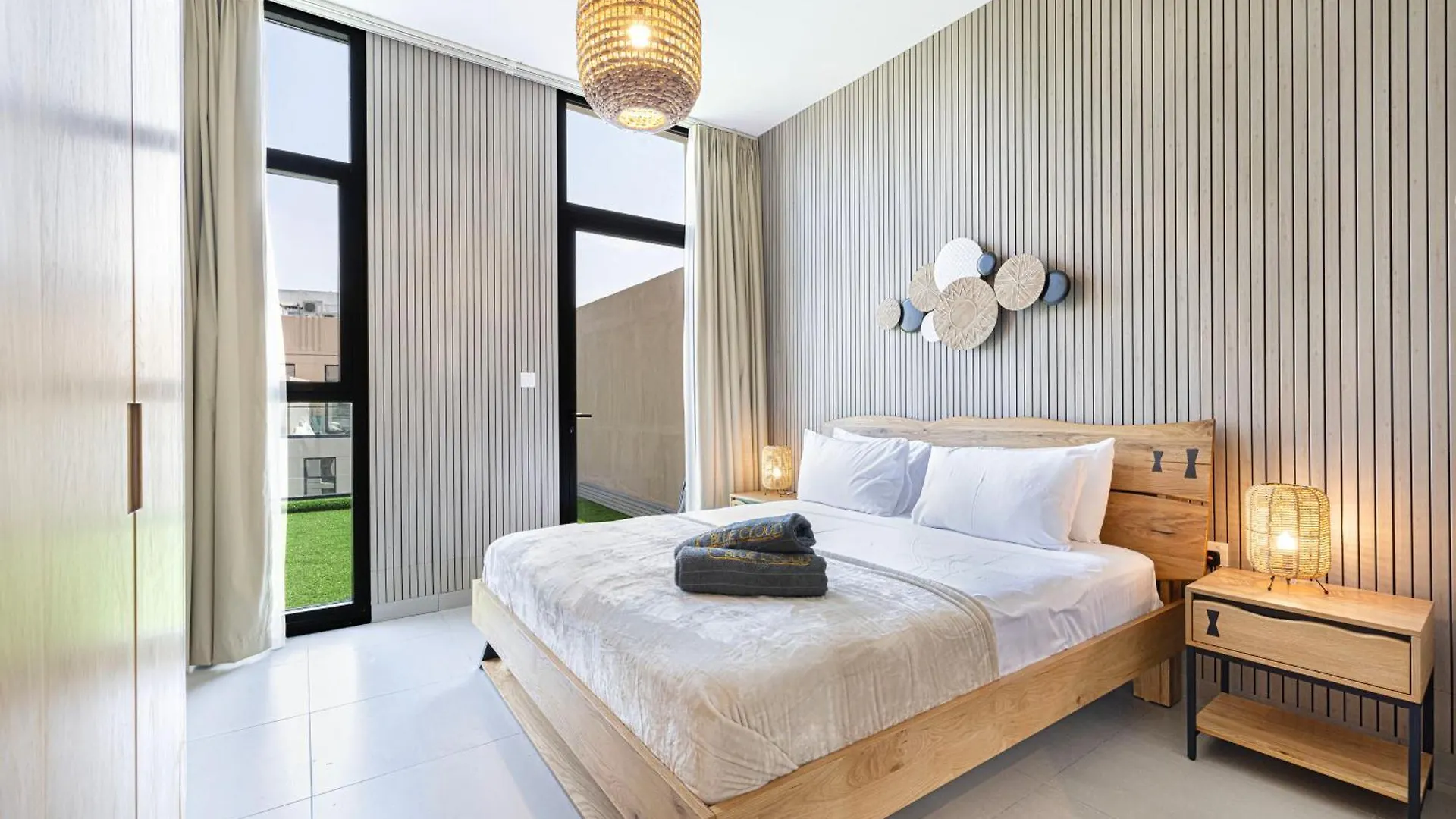 アパート 1Br Skyview Penthouse By Blue Cloud Holidays シャルジャ アラブ首長国連邦