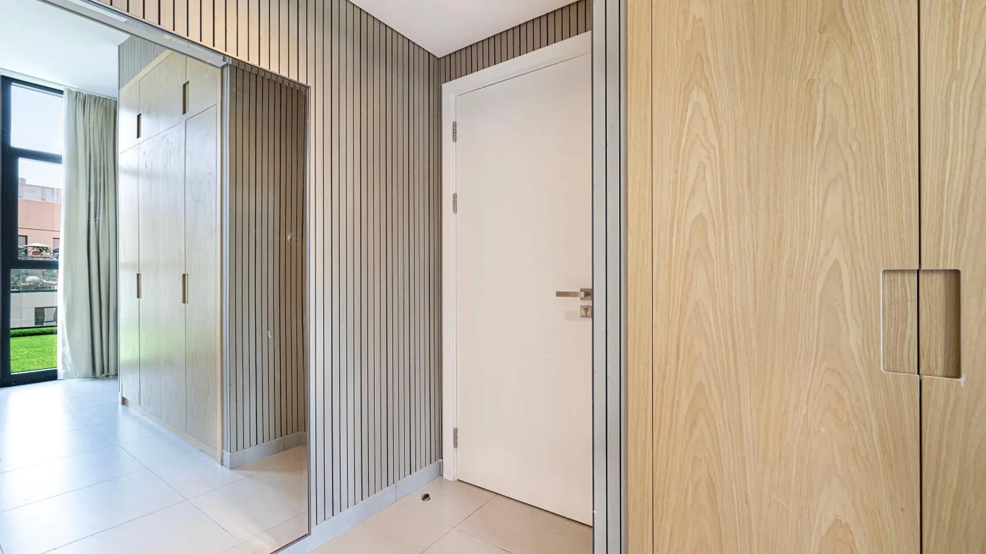 アパート 1Br Skyview Penthouse By Blue Cloud Holidays シャルジャ アラブ首長国連邦